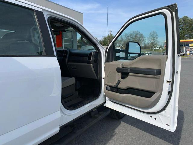 Photo of 2019 Oxford White Ford F-350