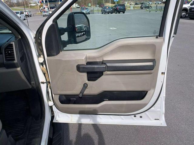 Photo of 2019 Oxford White Ford F-350