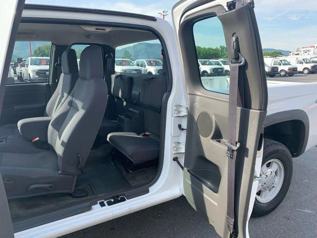 Photo of 2006 Summit White Chevrolet Colorado
