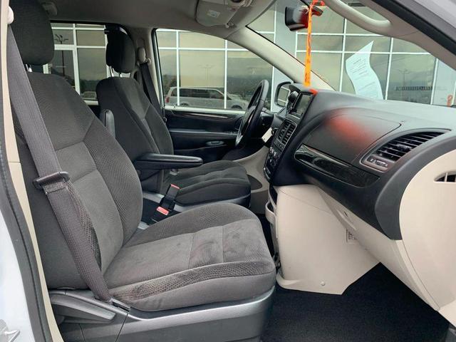Photo of 2017 White Knuckle Clearcoat Dodge Grand Caravan