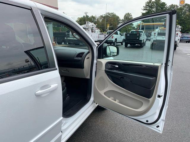 Photo of 2017 White Knuckle Clearcoat Dodge Grand Caravan