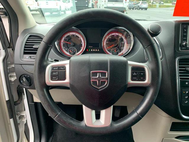 Photo of 2017 White Knuckle Clearcoat Dodge Grand Caravan