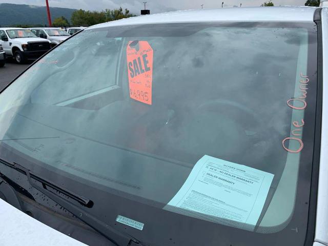Photo of 2017 White Knuckle Clearcoat Dodge Grand Caravan