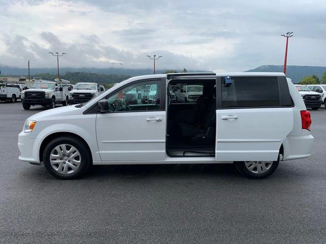 Photo of 2017 White Knuckle Clearcoat Dodge Grand Caravan