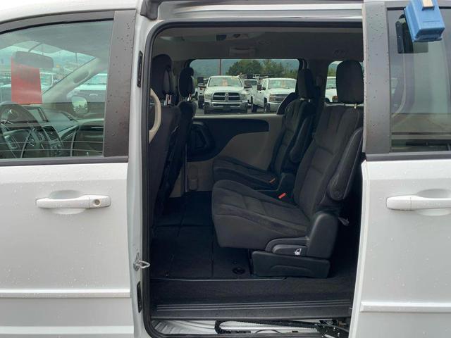 Photo of 2017 White Knuckle Clearcoat Dodge Grand Caravan