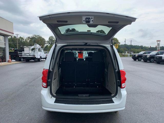 Photo of 2017 White Knuckle Clearcoat Dodge Grand Caravan