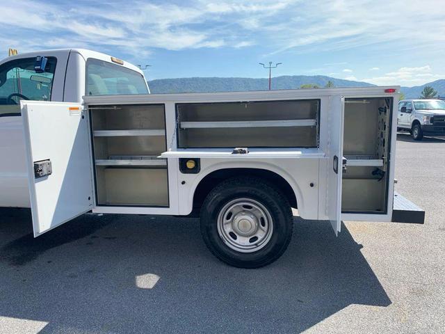 Photo of 2015 Oxford White Ford F-250