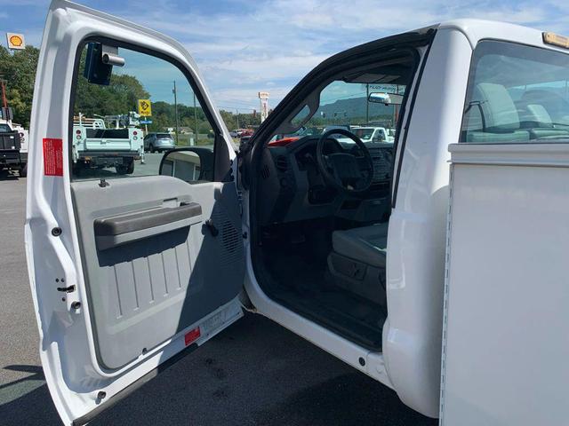 Photo of 2015 Oxford White Ford F-250