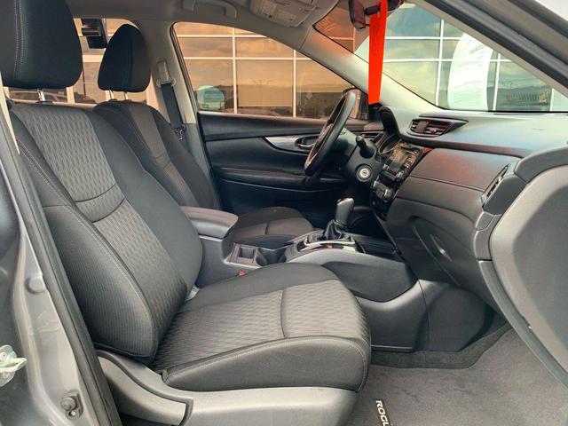 Photo of 2017 Gun Metallic Nissan Rogue