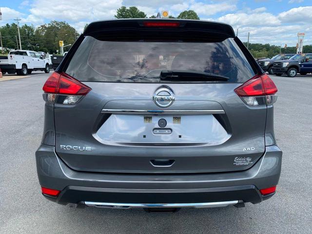 Photo of 2017 Gun Metallic Nissan Rogue