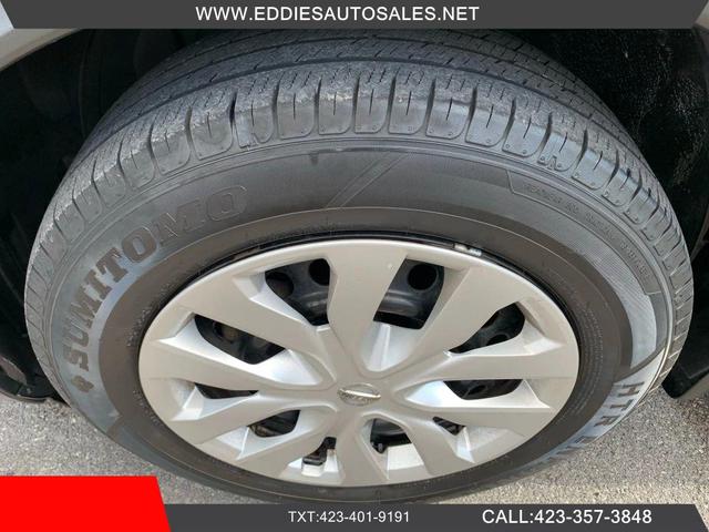 Photo of 2017 Gun Metallic Nissan Rogue