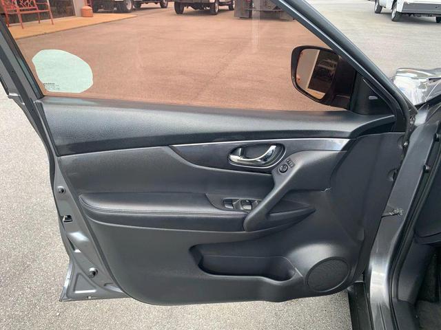 Photo of 2017 Gun Metallic Nissan Rogue