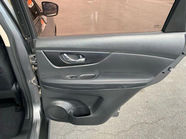 Photo of 2017 Gun Metallic Nissan Rogue