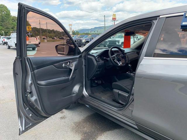 Photo of 2017 Gun Metallic Nissan Rogue