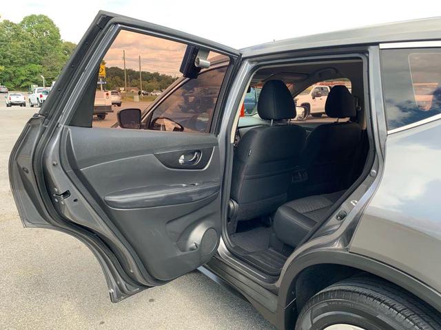 Photo of 2017 Gun Metallic Nissan Rogue