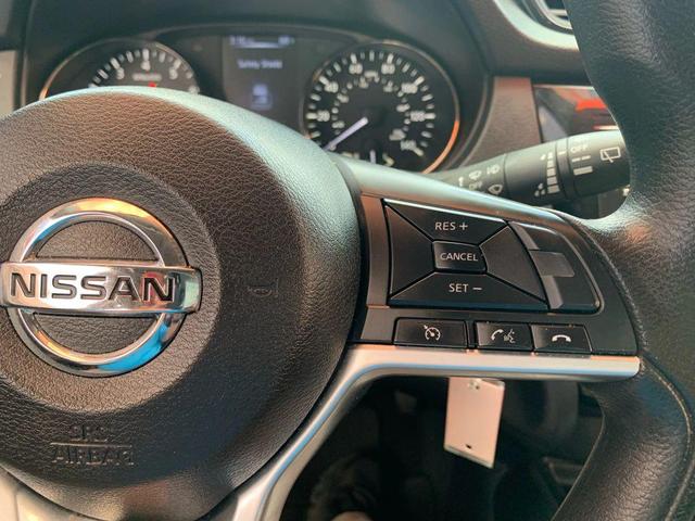 Photo of 2017 Gun Metallic Nissan Rogue