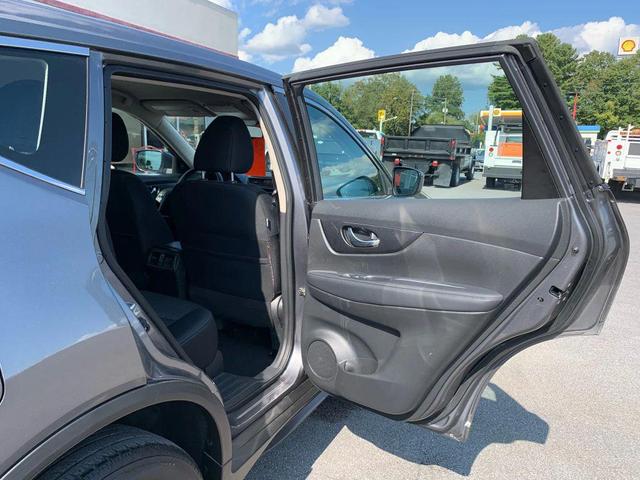 Photo of 2017 Gun Metallic Nissan Rogue
