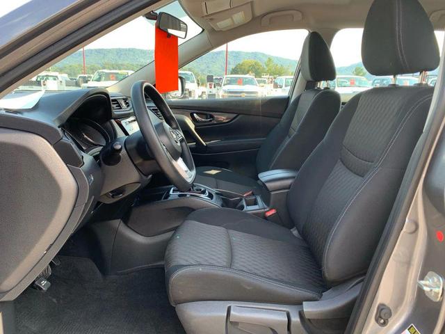 Photo of 2017 Gun Metallic Nissan Rogue