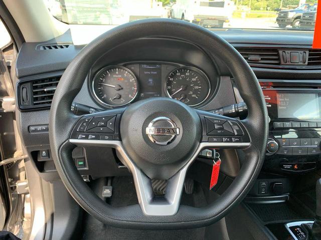 Photo of 2017 Gun Metallic Nissan Rogue