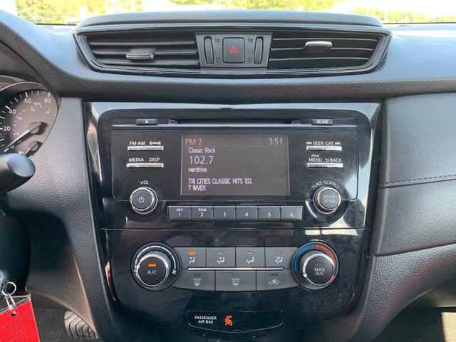 Photo of 2017 Gun Metallic Nissan Rogue