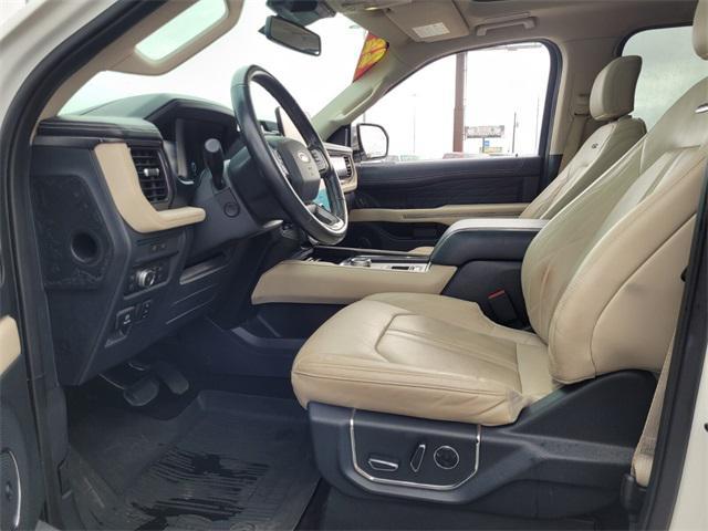 Photo of 2022 Star White Metallic Tri-Coat Ford Expedition Max