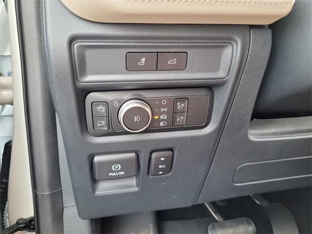 Photo of 2022 Star White Metallic Tri-Coat Ford Expedition Max