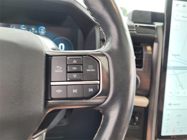 Photo of 2022 Star White Metallic Tri-Coat Ford Expedition Max