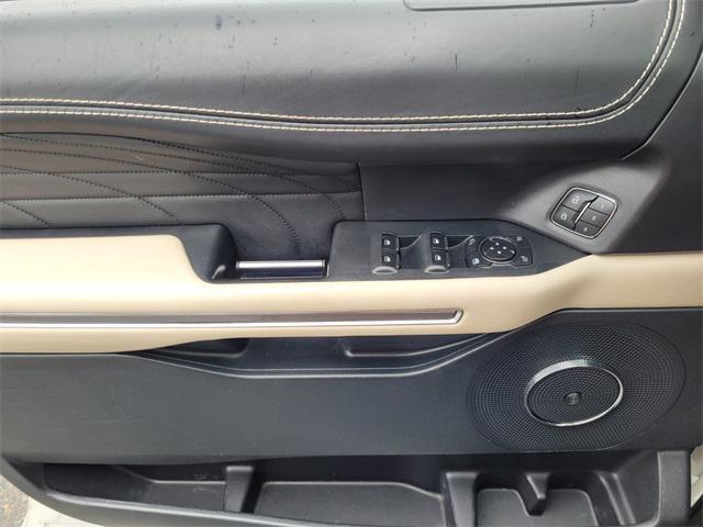 Photo of 2022 Star White Metallic Tri-Coat Ford Expedition Max