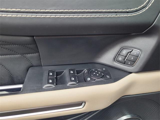 Photo of 2022 Star White Metallic Tri-Coat Ford Expedition Max