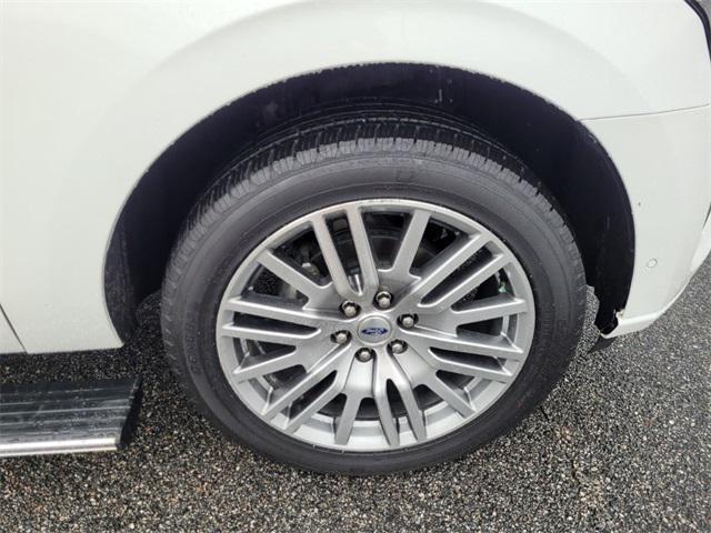 Photo of 2022 Star White Metallic Tri-Coat Ford Expedition Max