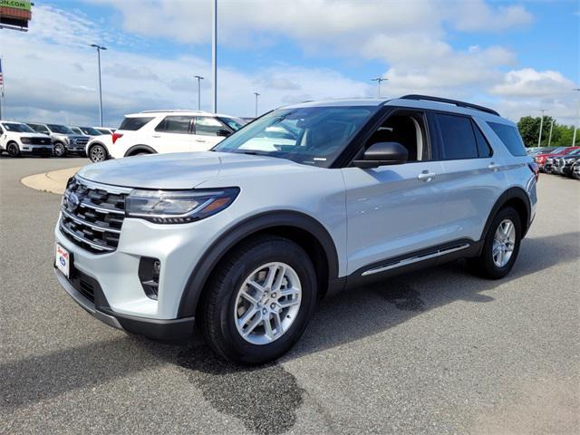 Photo of 2025 White Ford Explorer