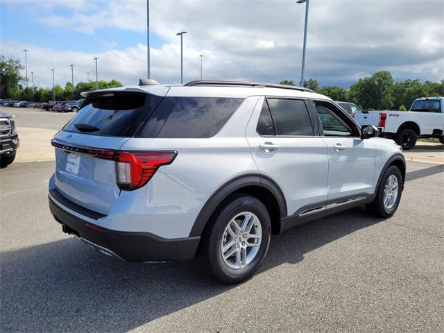 Photo of 2025 White Ford Explorer