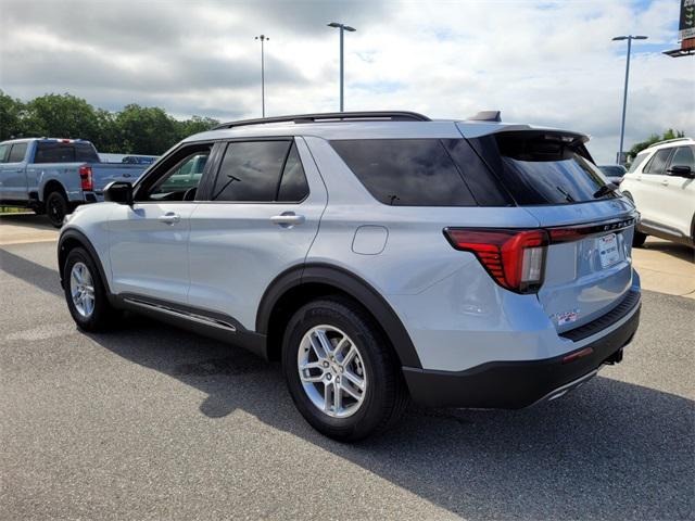 Photo of 2025 White Ford Explorer