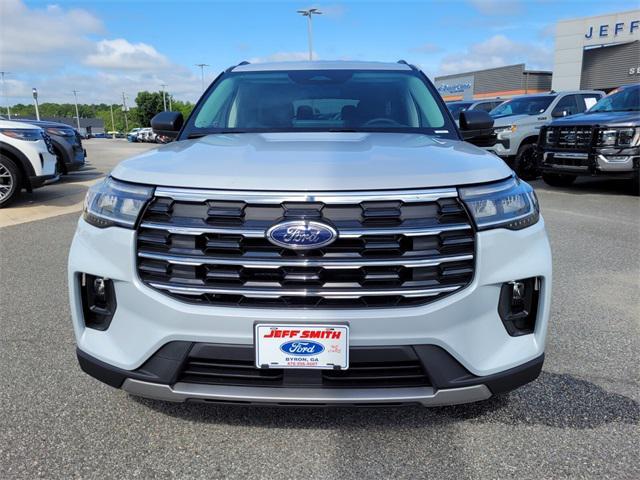 Photo of 2025 White Ford Explorer