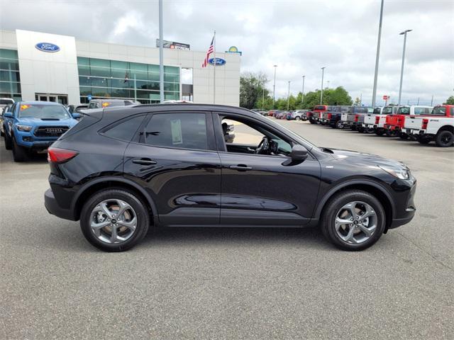 Photo of 2025 Agate Black Metallic Ford Escape