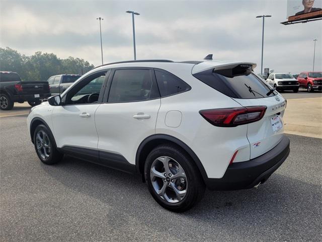Photo of 2025 Star White Metallic Tri-Coat Ford Escape