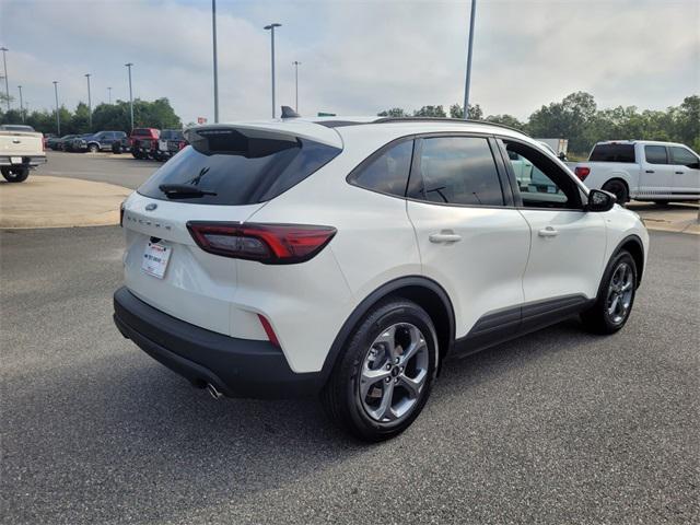 Photo of 2025 Star White Metallic Tri-Coat Ford Escape
