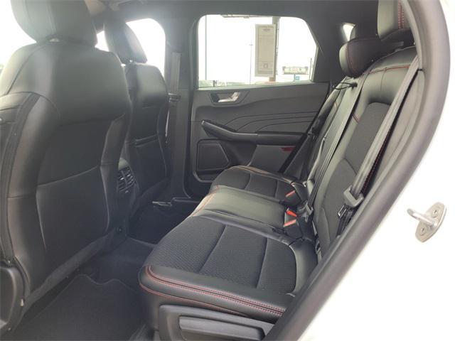 Photo of 2025 Star White Metallic Tri-Coat Ford Escape