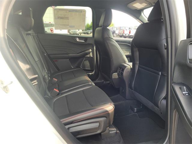 Photo of 2025 Star White Metallic Tri-Coat Ford Escape