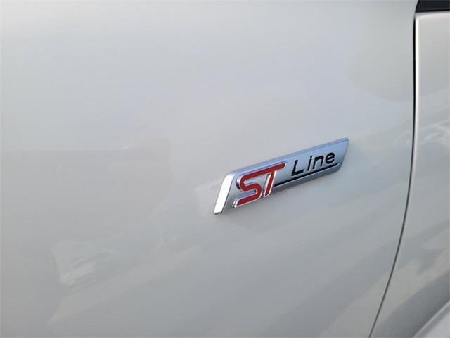Photo of 2025 Star White Metallic Tri-Coat Ford Escape