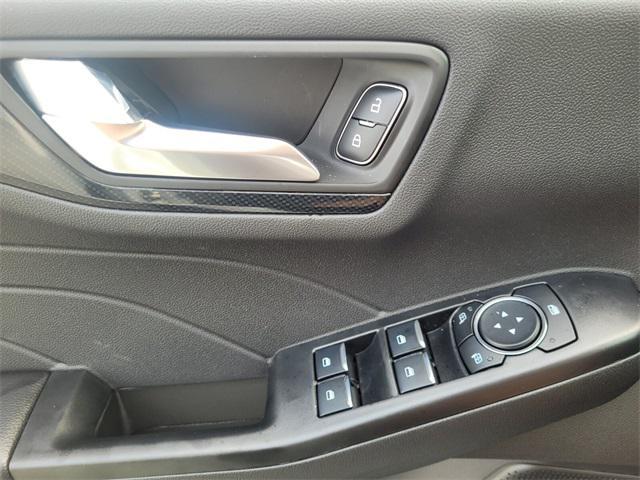Photo of 2025 Star White Metallic Tri-Coat Ford Escape