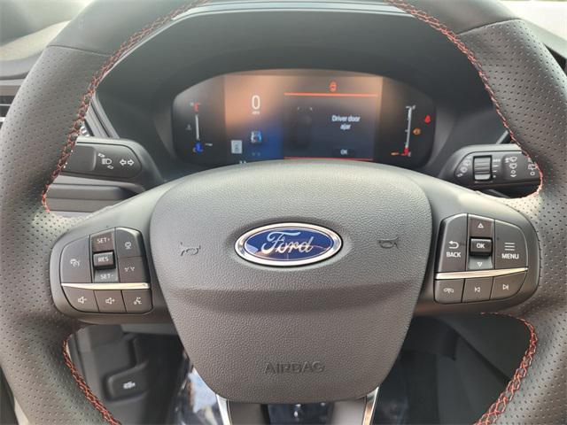Photo of 2025 Star White Metallic Tri-Coat Ford Escape