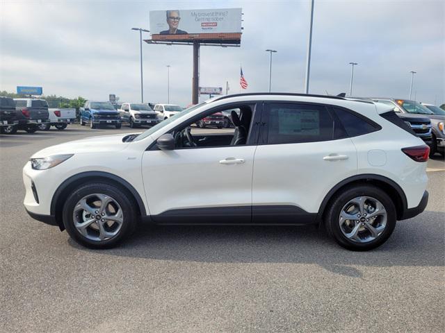 Photo of 2025 Star White Metallic Tri-Coat Ford Escape