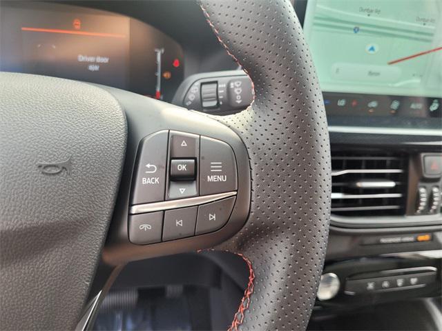 Photo of 2025 Star White Metallic Tri-Coat Ford Escape