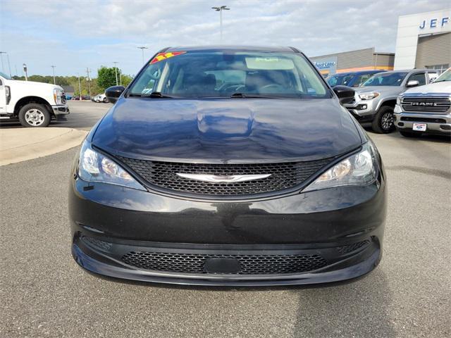 Photo of 2022 Brilliant Black Chrysler Voyager