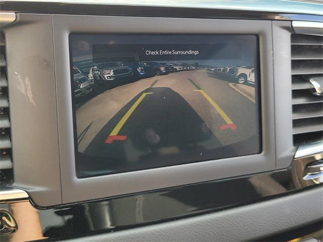 Photo of 2022 Brilliant Black Chrysler Voyager