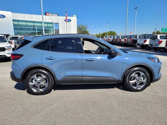 Photo of 2025 Vapor Blue Ford Escape
