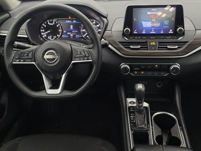 Photo of 2023 Gun Metallic Nissan Altima
