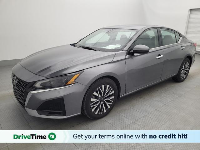 Photo of 2023 Gun Metallic Nissan Altima