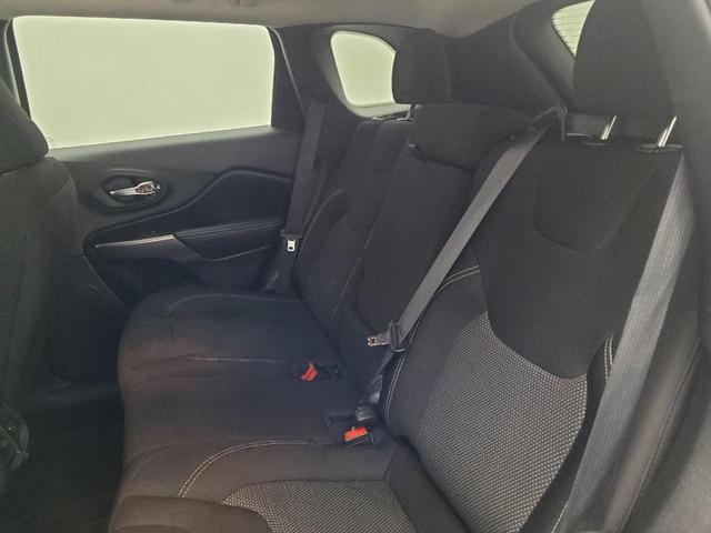 Photo of 2021 Bright White Clearcoat Jeep Cherokee
